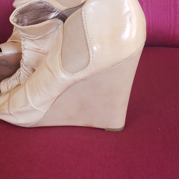 shoes - Picture 3 of 4